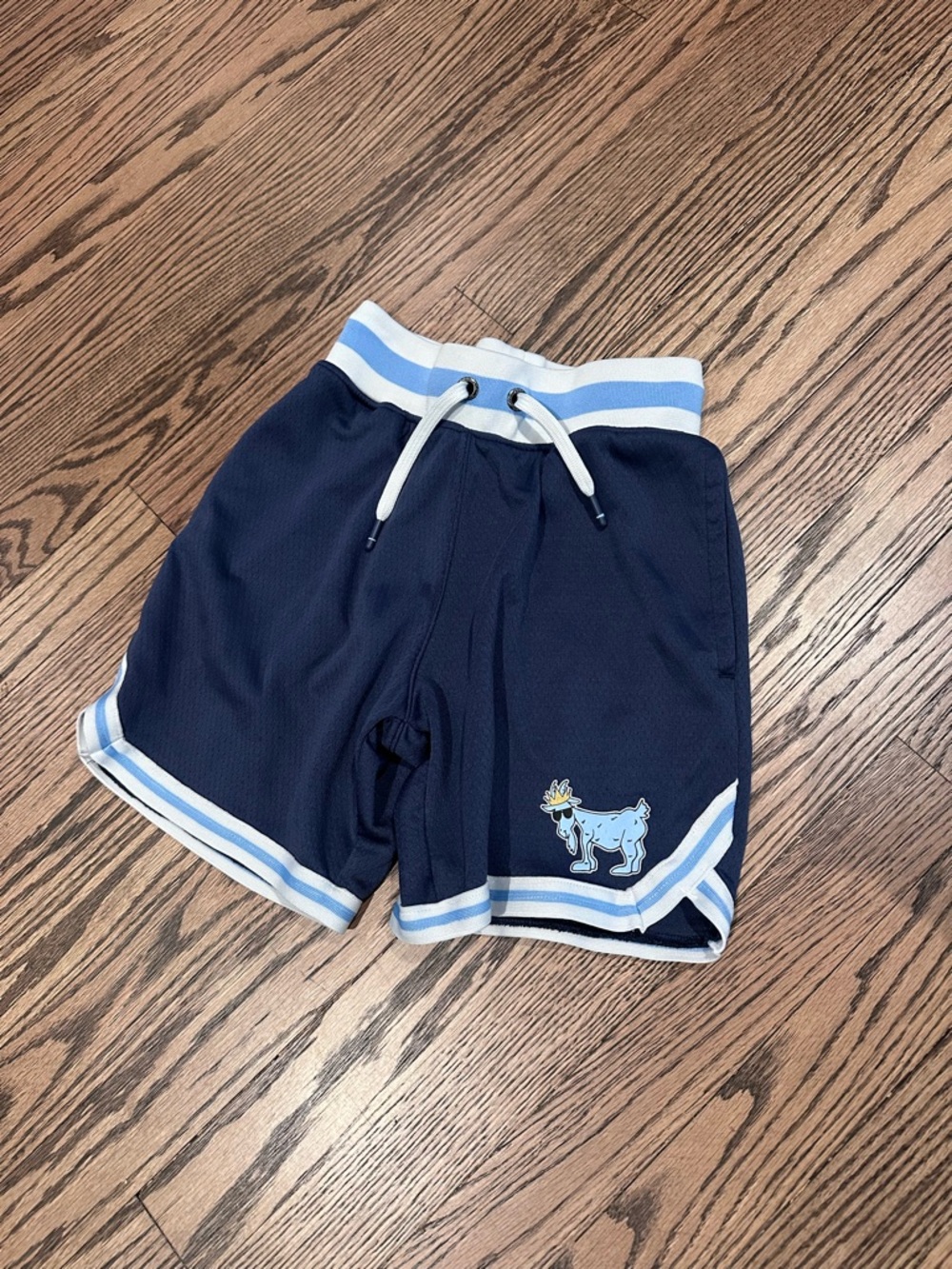 GOAT USA Boys size medium like new